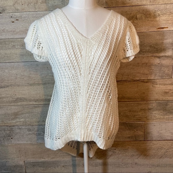 BCBGMaxAzria  women’s white high low short-sleeved sweater in size small - Picture 1 of 8